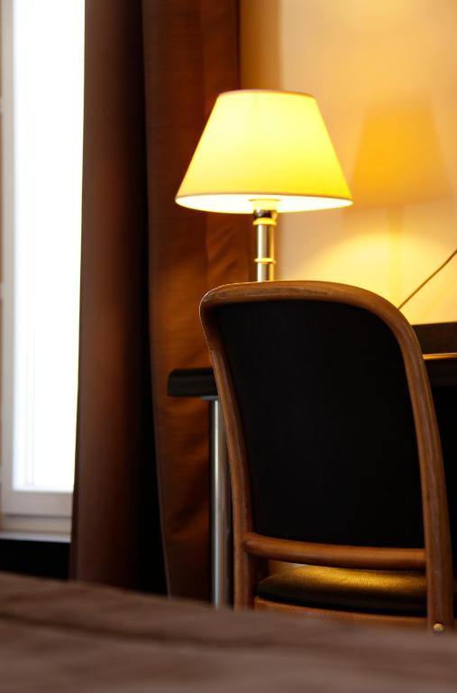 Logis Hotel Des Bourbons Montluçon Quarto foto